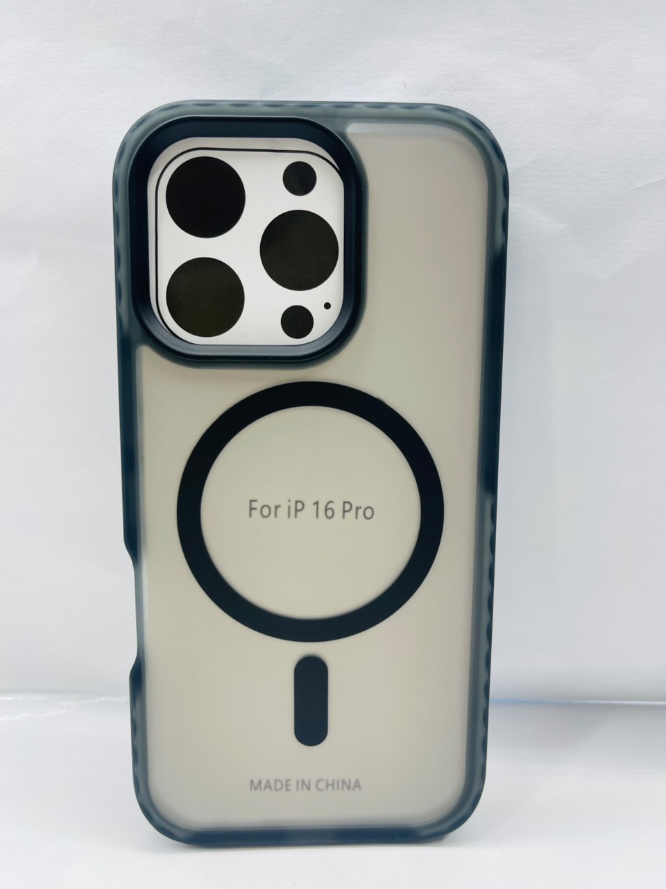 Case Antigolpe MagSafe Lujo iPhone 16 Pro 4